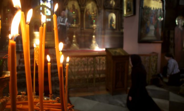 Nezapamćeni vandalizam u Vranju: Ikone i ikonostas u crkvi oskrnavljeni crvenom bojom