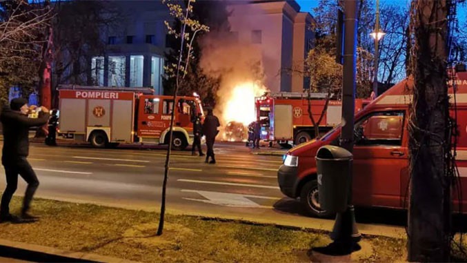 Automobil udario u ogradu ruske ambasade u Bukureštu, poginuo vozač
