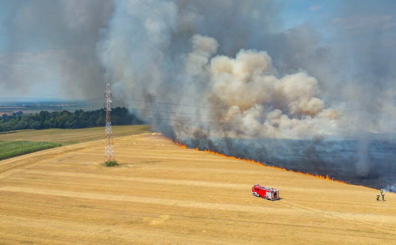 Varnice iz kombajna uzrokovale požar – izgorelo 14 hektara žitarica