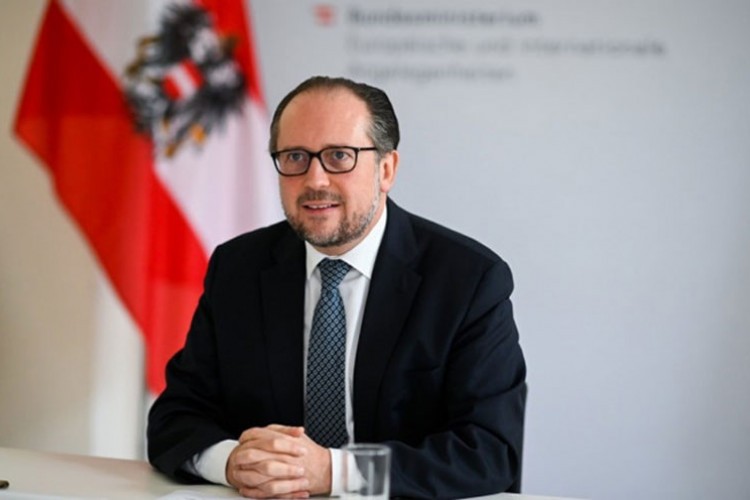 Šef austrijske diplomatije ne isključuje mogućnost postepenog ukidanja sankcija Rusiji