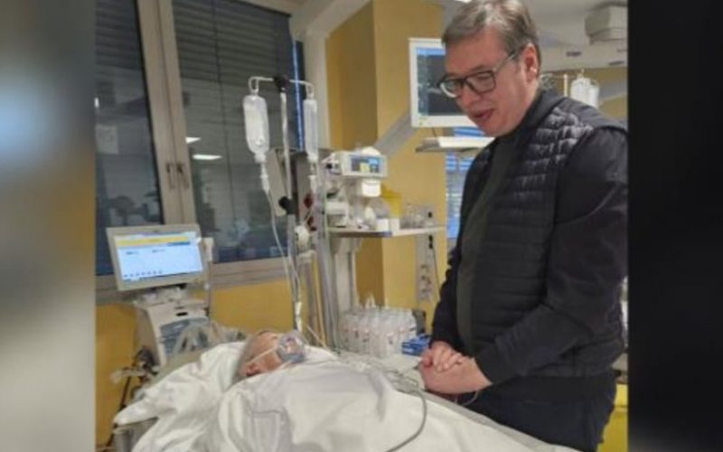 OPOZICIJA IZGUBILA KOMPAS, LAZOVIĆ SE PONOSI INCIDENTIMA KOJI SU DOVELI DO ŽIVOTNE UGROŽENOSTI DVEJU POSLANICA, OD KOJIH JE JEDNA TRUDNA U OSMOM MESECU