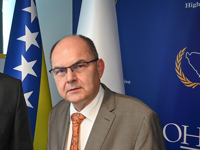 Nemačka vlada moraće da odgovori na za nju neprijatna pitanja o Šmitu