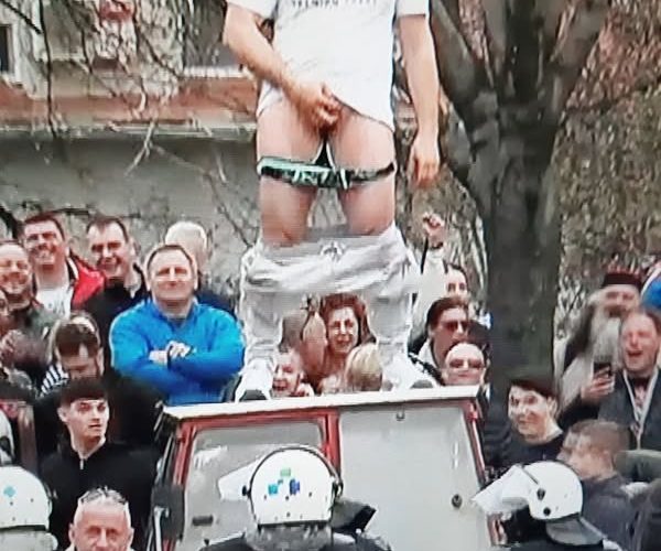 Šta je pokazao jučerašnji protest: PENIS KAO SUŠTINA POLITIKE KOJU OPOZICIJA NUDI NARODU!