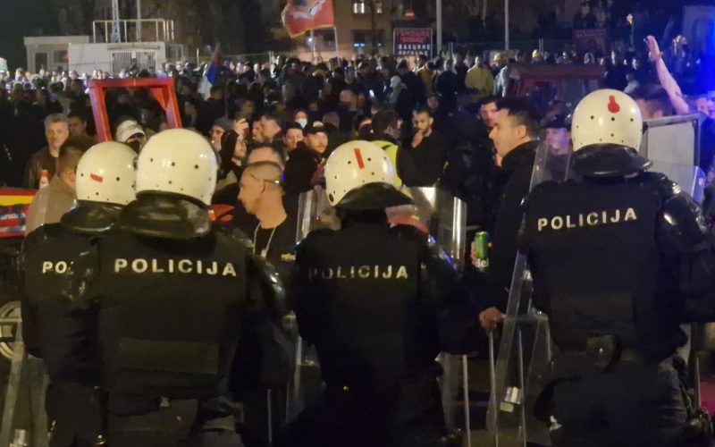 HITNO SE OGLASIO MUP: Poslednje upozorenje da se prekinu napadi na policiju